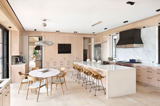 Tropical Contemporary Family Kitchen