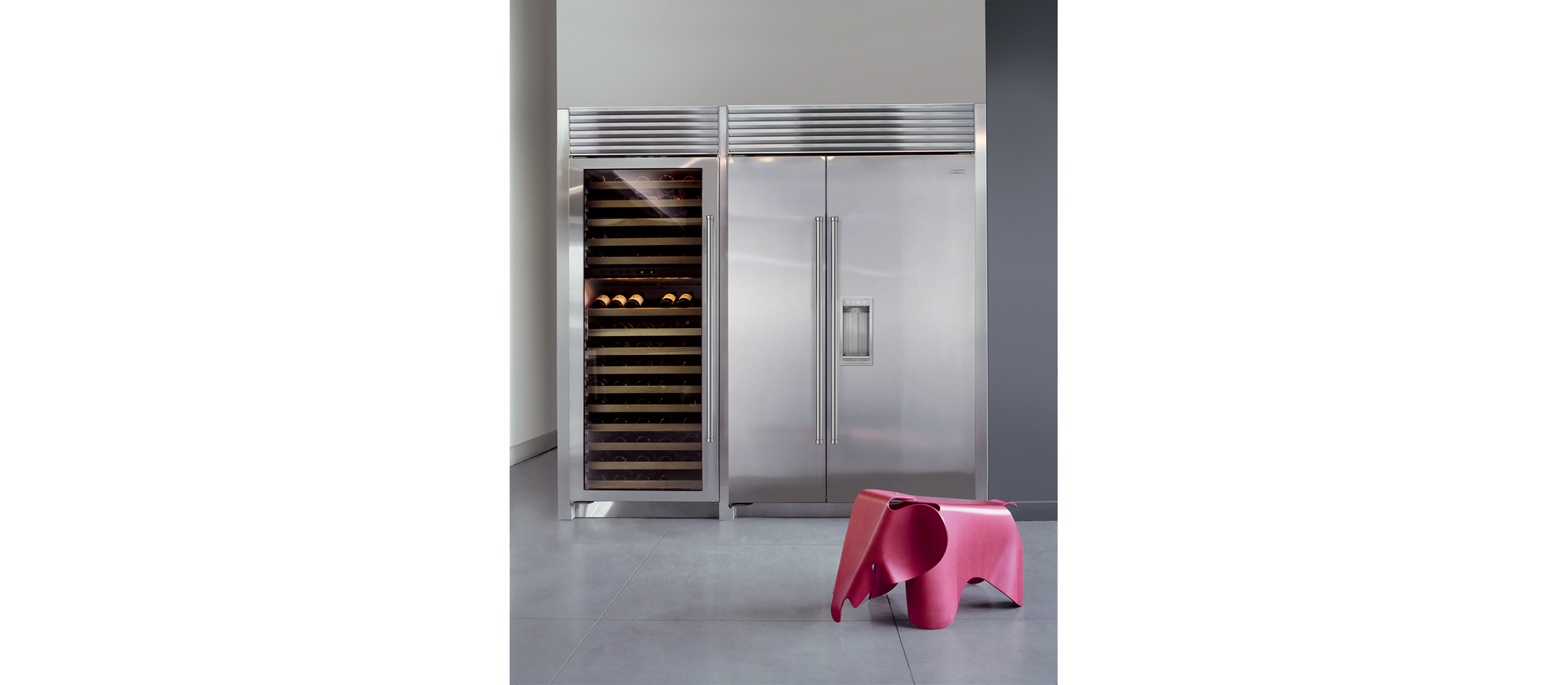 122 CM Classic SidebySide Refrigerator/Freezer with Dispenser ICBBI