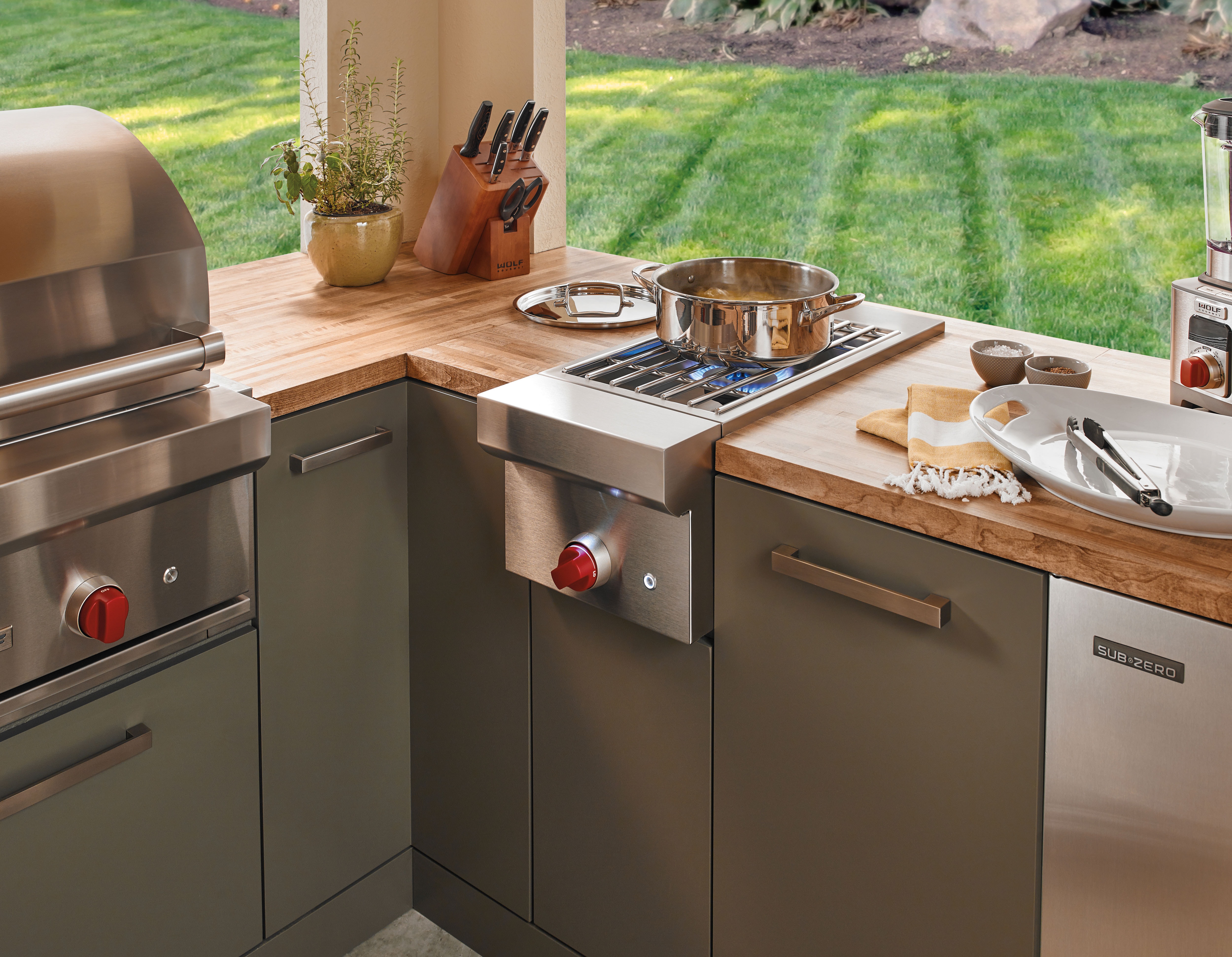 Wolf 13" Built-In Burner Module (BM13) Outdoor Grill Side Burner shown with Sub-Zero 15" Panel Ready Ice Maker (UC-15IO)