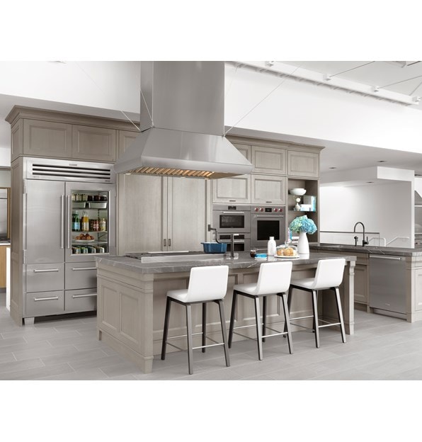 From inspiring kitchen vignettes to live demonstrations, enjoy one-on-one care at the Sub-Zero, Wolf and Cove Showroom in St. Louis, Missouri