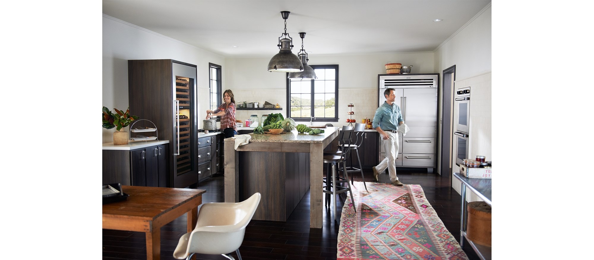 110212_Talent_WideShot_009