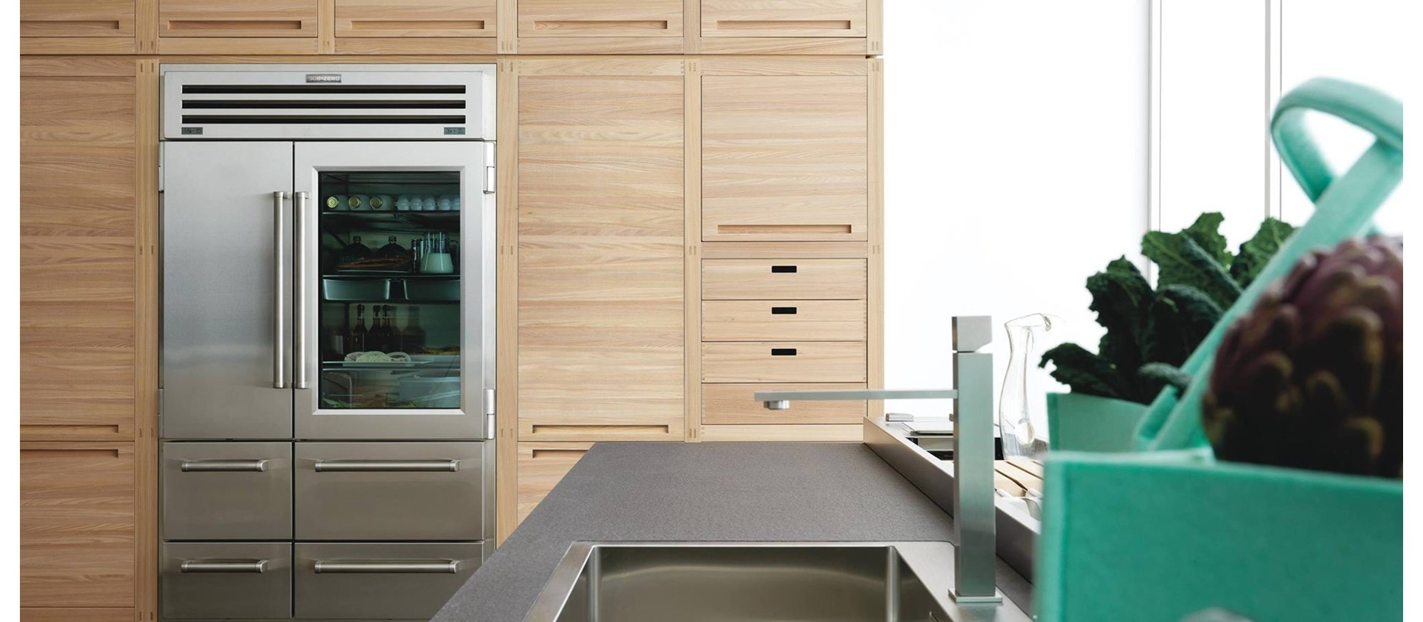 122 cm PRO Refrigerator/Freezer with Glass Door