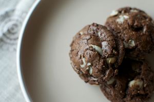 Black Raspberry Chocolate Macadamia Cookies