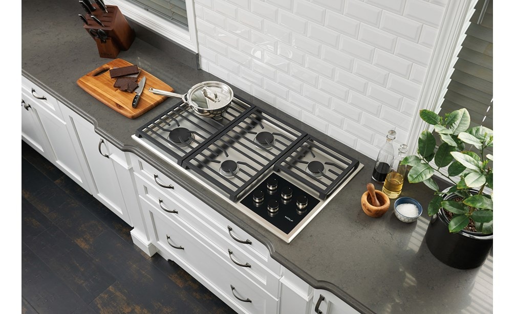 Wolf 91 cm Transitional Gas Cooktop 5 Burners (ICBCG365T/S)