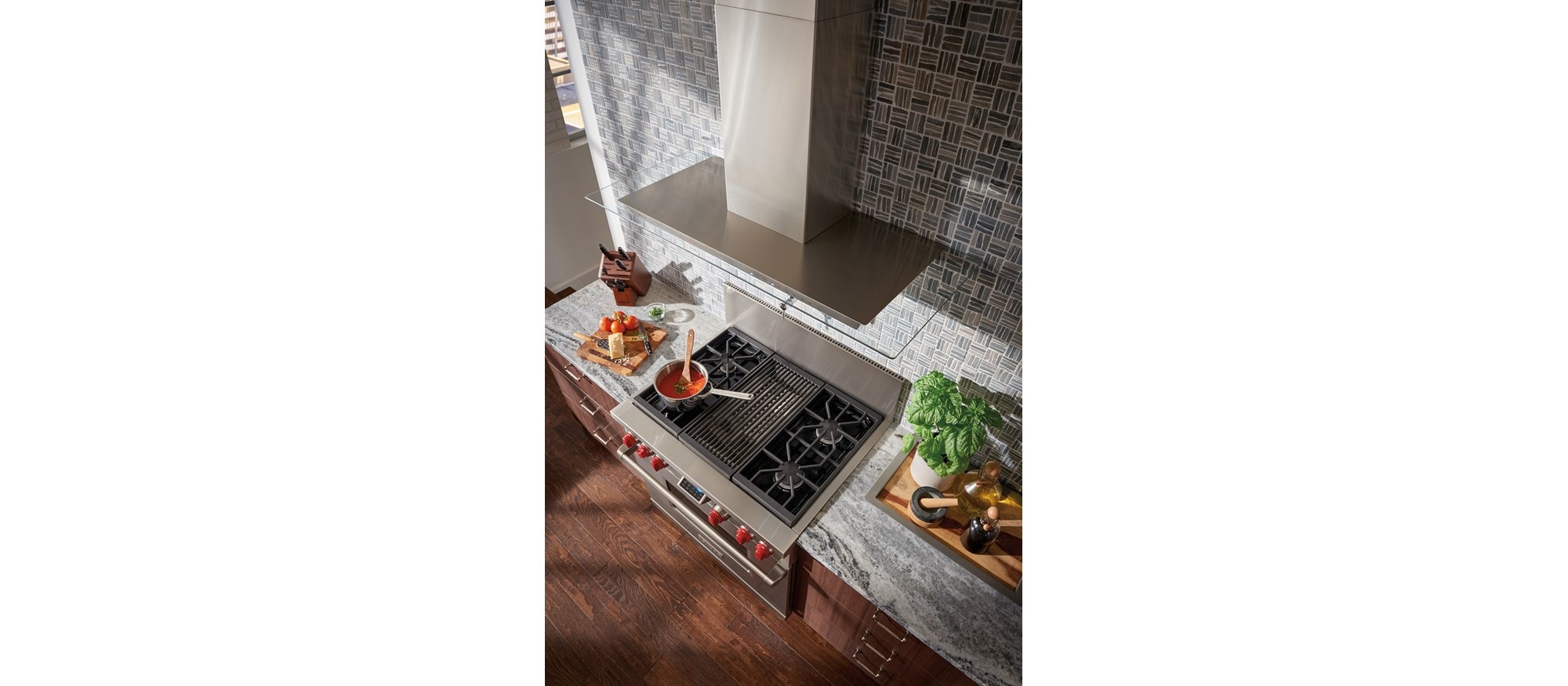 Wolf 36" Dual Fuel Range 4 Burner Infrared Charbroiler (DF364C) Cooktop