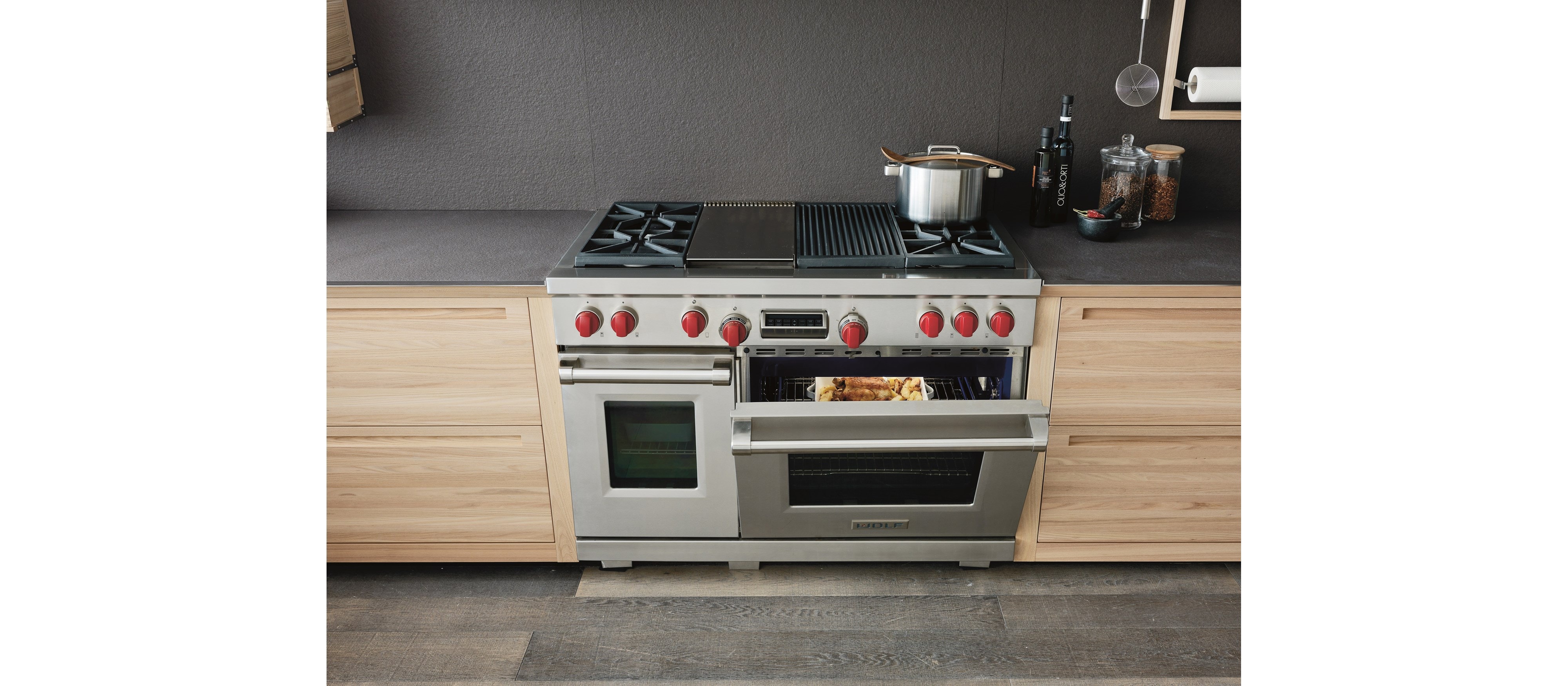 Wolf 48" Dual Fuel Range 4 Burners Infrared Charbroiler and Infrared Griddle (DF484CG)