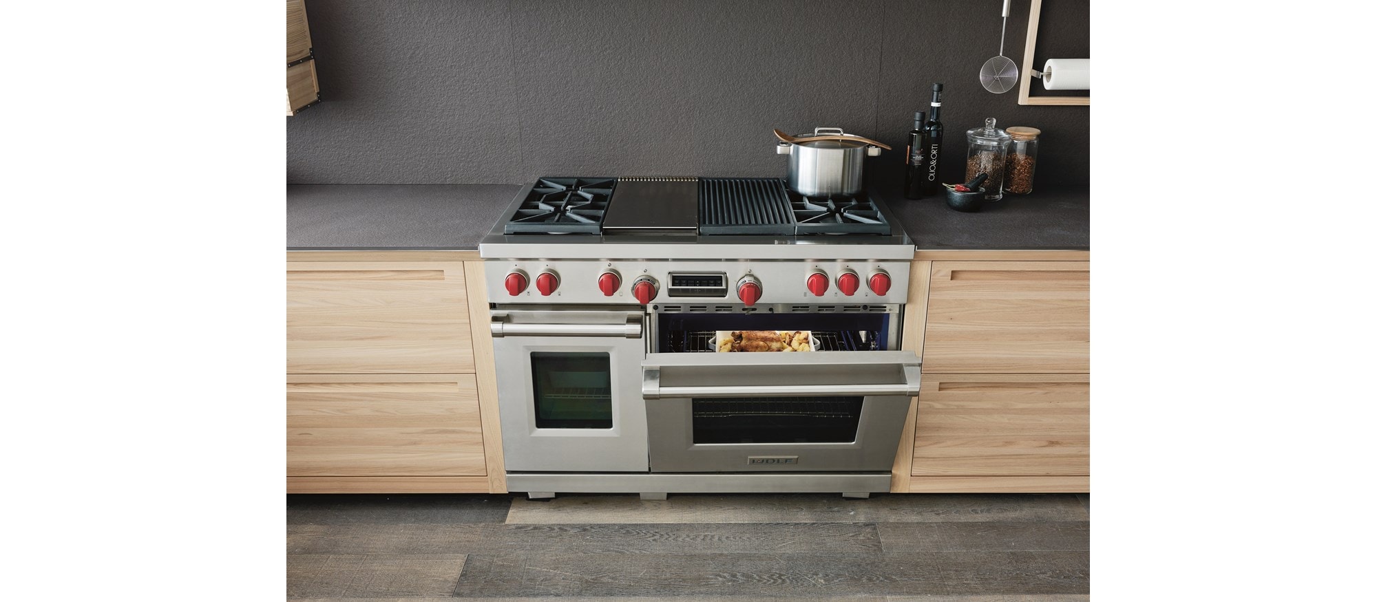 Wolf 48" Dual Fuel Range 4 Burners Infrared Charbroiler and Infrared Griddle (DF484CG)