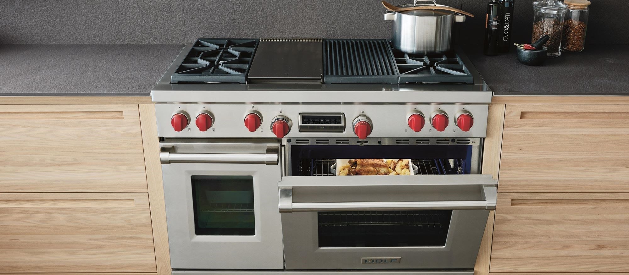Wolf 48" Dual Fuel Range 4 Burners Infrared Charbroiler and Infrared Griddle (DF484CG)