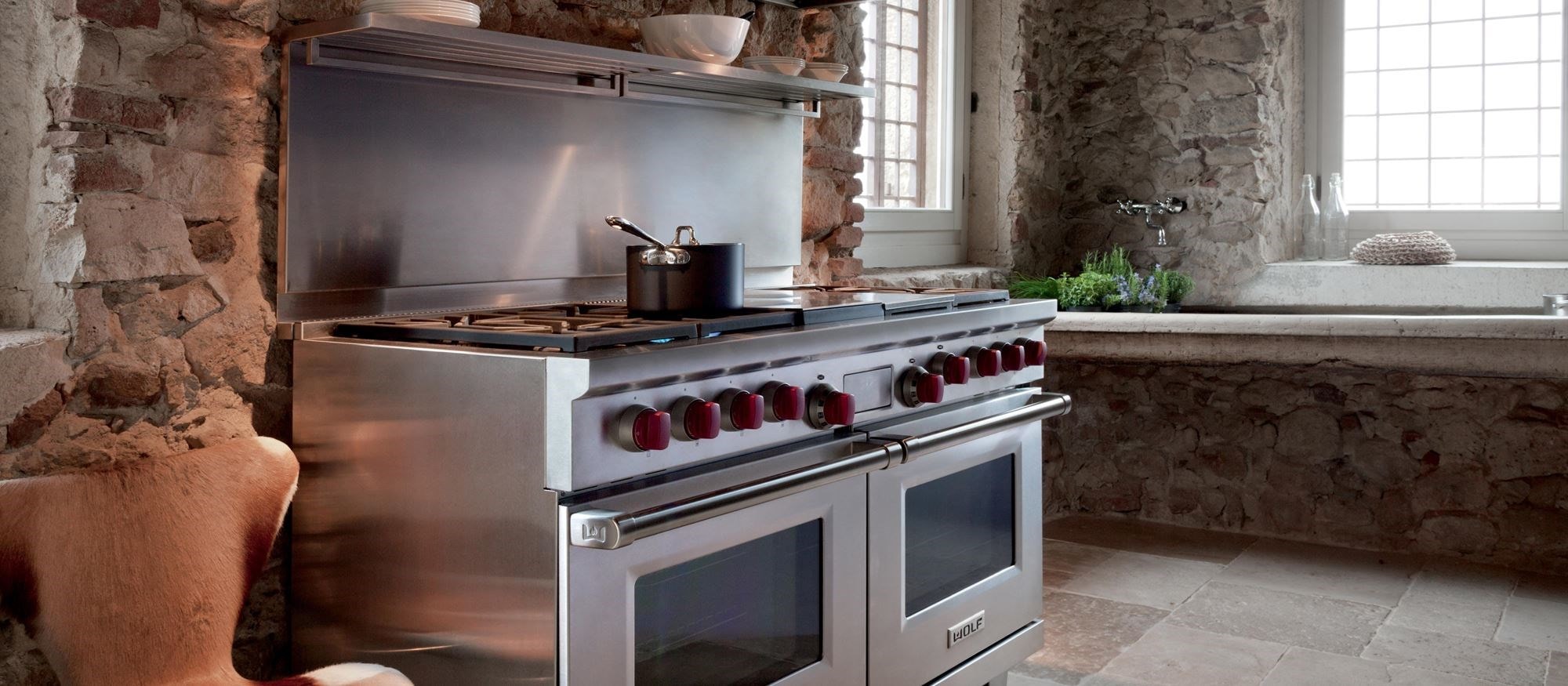 Wolf 60" Dual Fuel Range 6 Burner Infrared Charbroiler Infrared Griddle (DF606CG)