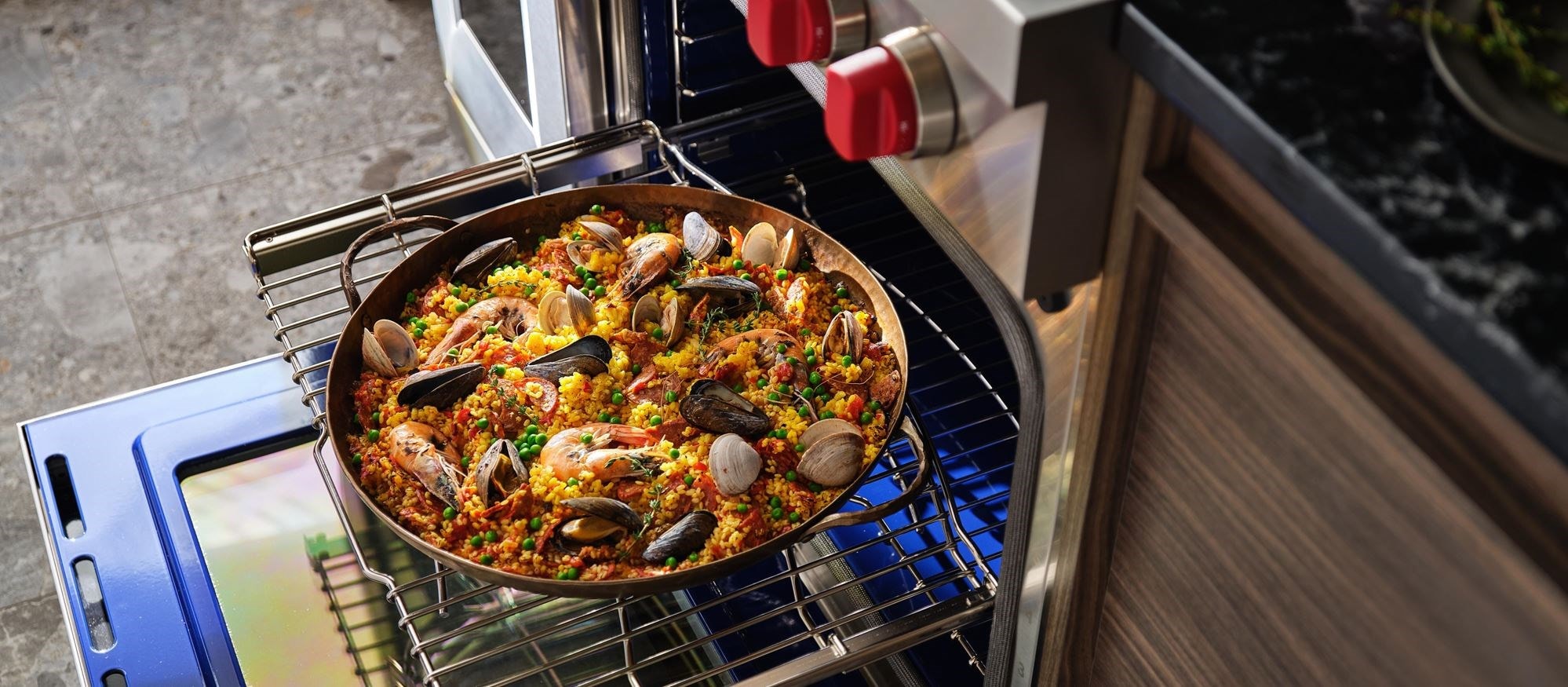 Wolf Dual Fuel Range shown roasting heritage tomatoes using reliable heat from Wolf's Dual VertiFlow convection system