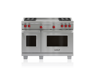 Wolf  122 cm Dual Fuel Range - 4 Burners and French Top ICBDF484F